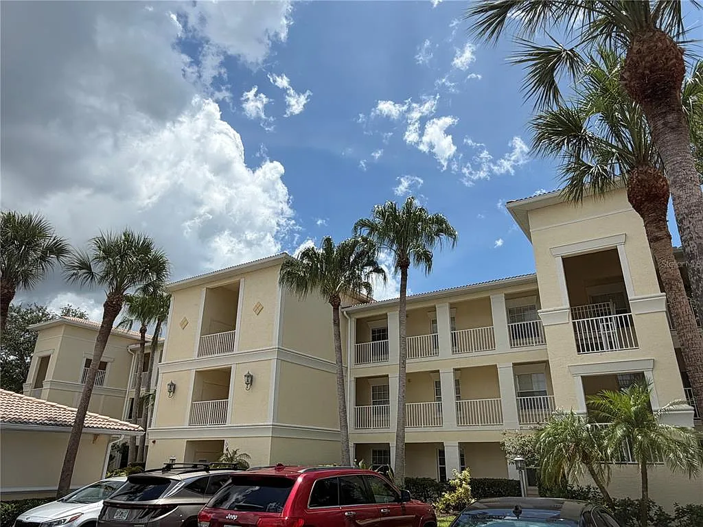 2 bed, 2.0 bath, 1334 sqft, $2,000 — Photo 2