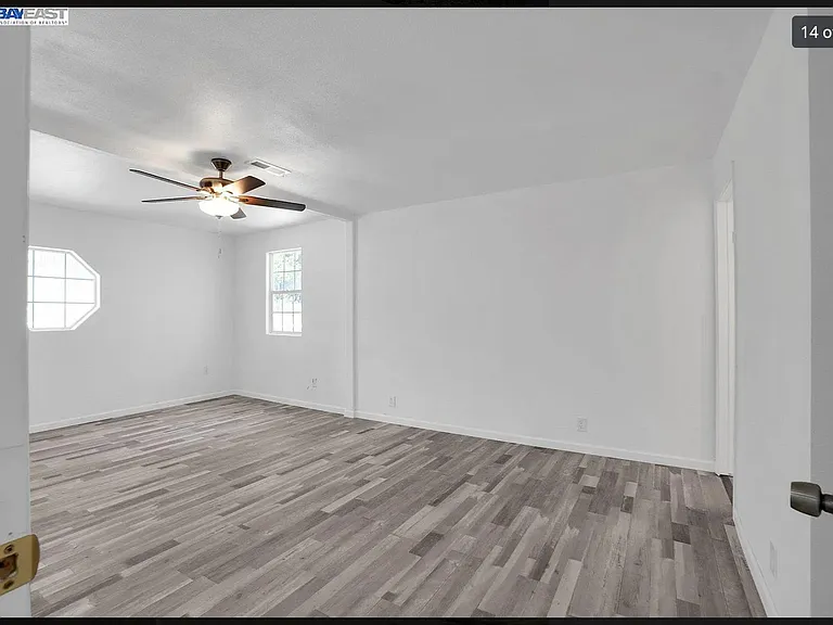 1146 Lewis Ave — Photo 22