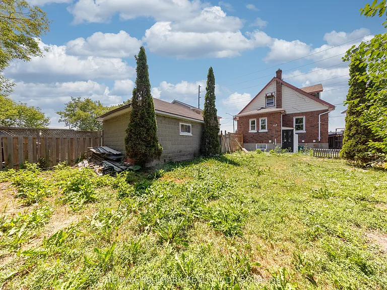 559 Ritson Rd S — Photo 35