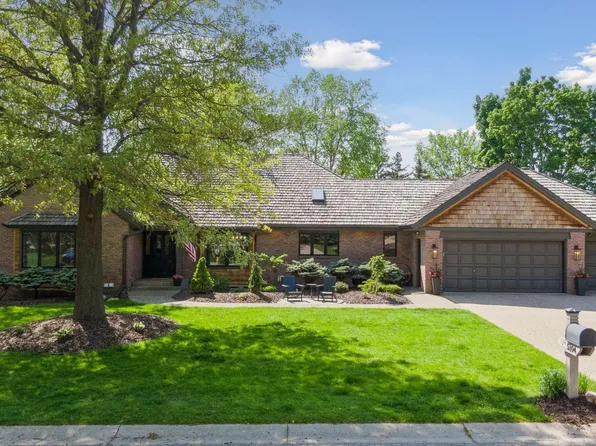 5104 Green Farms Rd, Edina, MN 55436