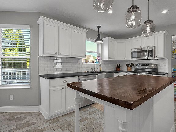 5th image of 5641 Tarben Woods Ct