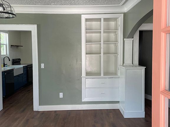 5th image of 210 N Pinellas Ave