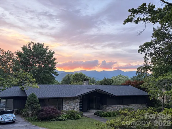 208 Dogwood Ln, Black Mountain, NC 28711