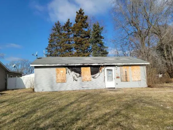 511 Saint Leo Dr, Cahokia, IL 62206