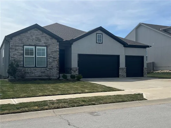 1121 SW Cheshire Dr, Lees Summit, MO 64083