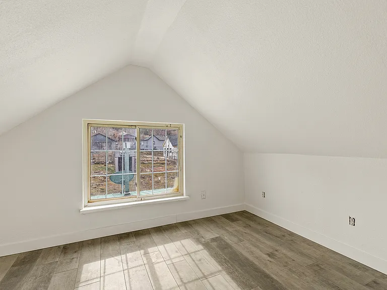 114 E Sherman Ave — Photo 20