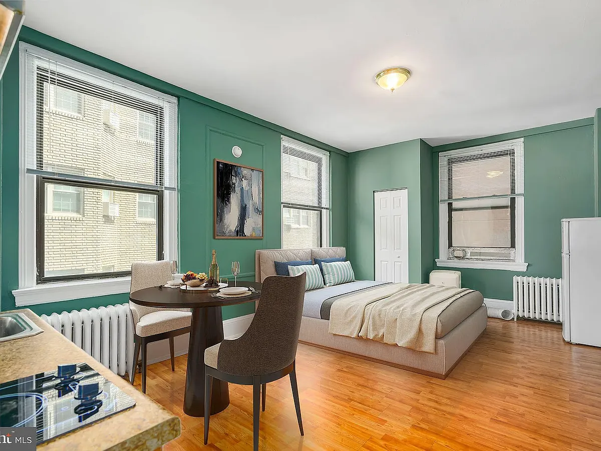 Photo 1 of 17 - 1324 Locust St #626 - Philadelphia, PA Primary Photo - 1324 Locust St #626