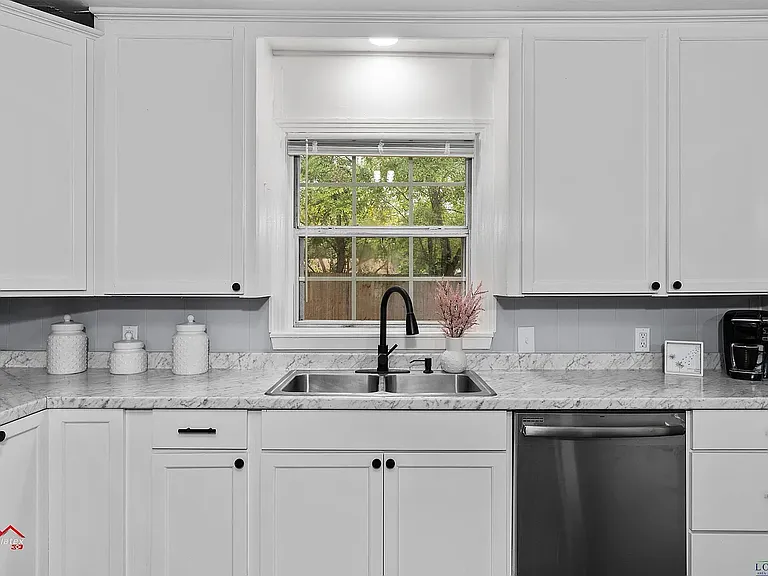 2809 S Broadway Blvd — Photo 16