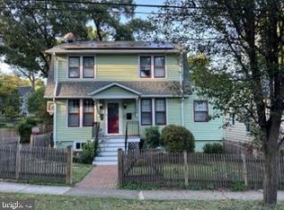 19 W Custis Ave, Alexandria, VA 22301