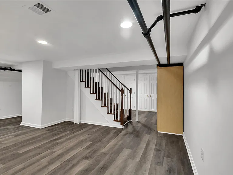 1002 Chillum Rd — Photo 8