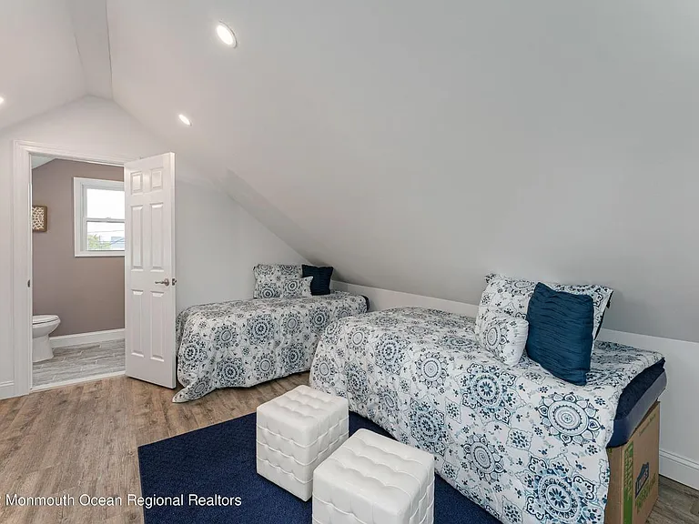 530 E Point Pleasant Ave — Photo 14