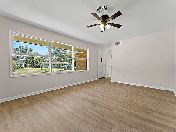 4th image of 11165 Black Oak Dr