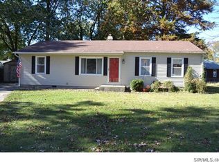 25 Trenton Ln, Centralia, IL 62801