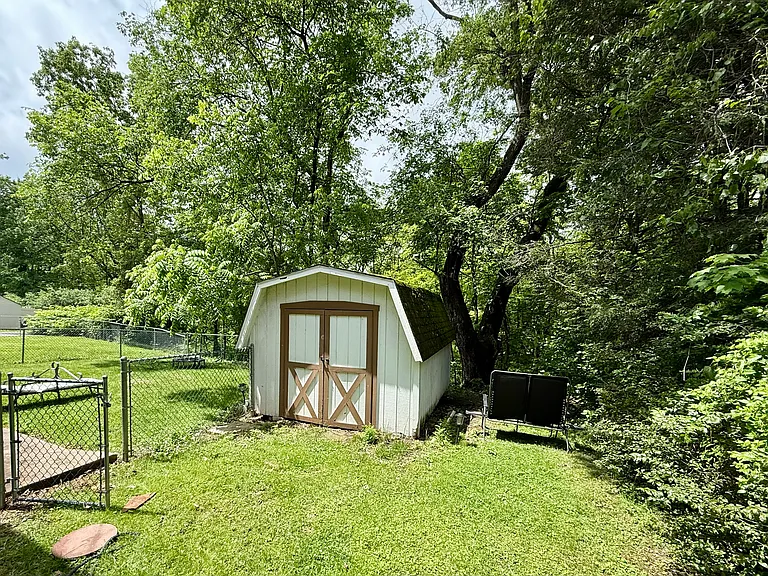 568 Firethorne Dr — Photo 34