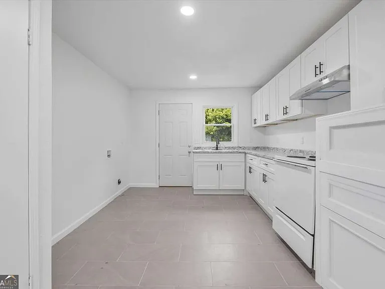 608 N College Dr #3 — Photo 10