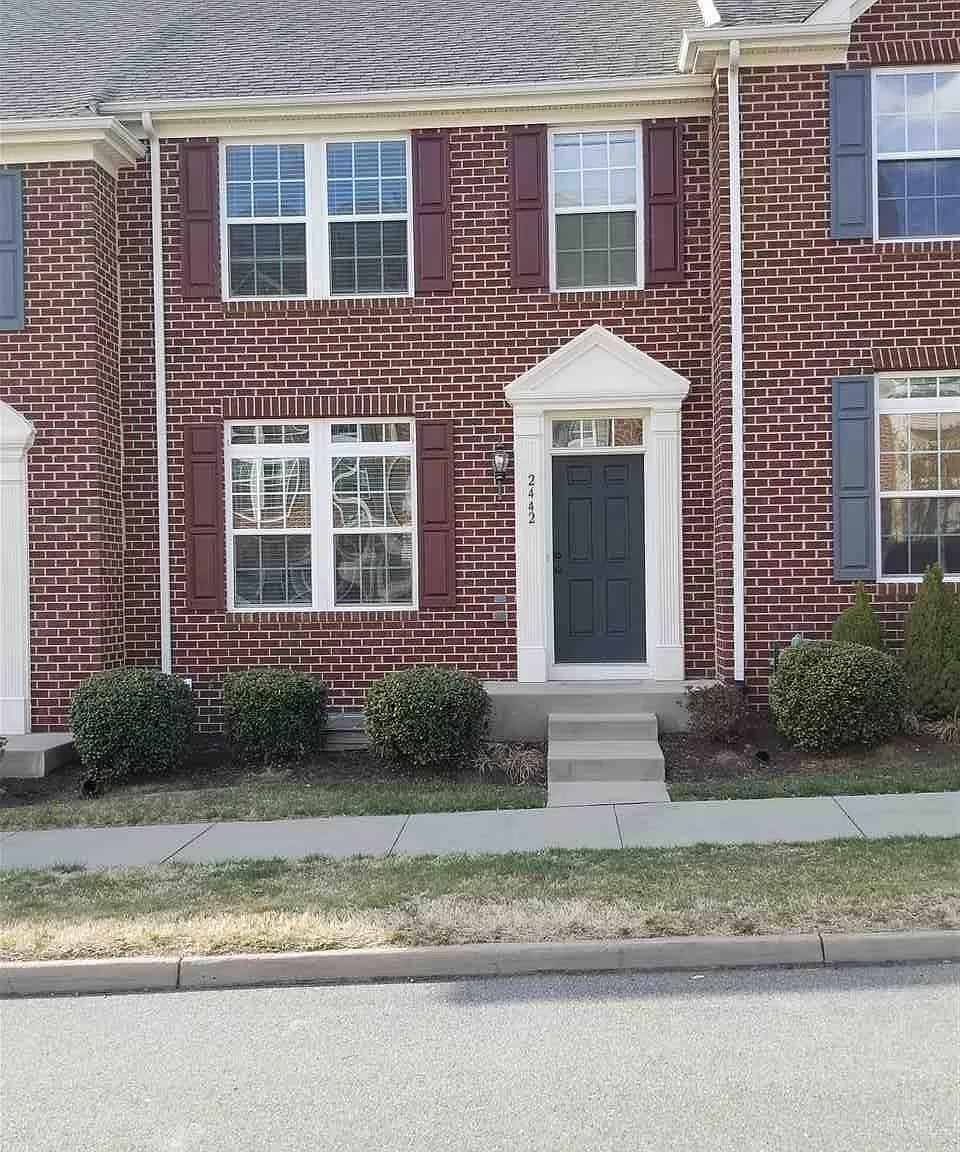 3 bed, 2.5 bath, 1622 sqft, $2,300 — Photo 1