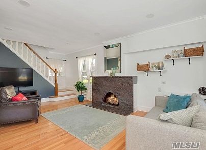 2nd image of 94 Lawrence Ave
