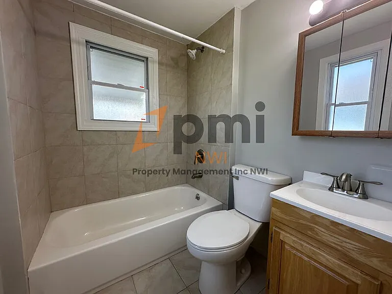 1518 Oak St — Photo 7