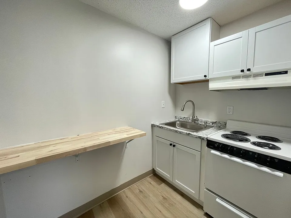 251 Pine St #204
