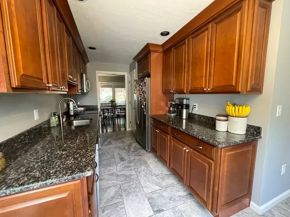 240 Heritage Dr #240, Northbridge, MA 01534