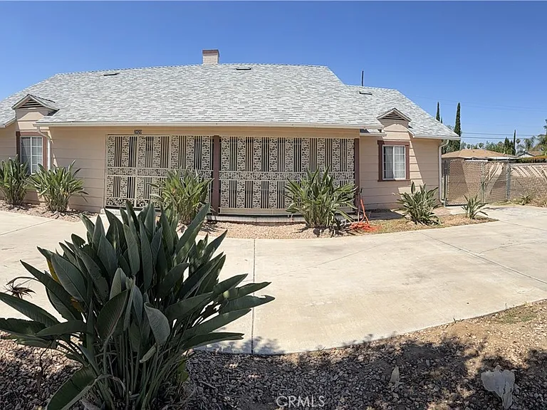 2820 Madison St — Photo 1