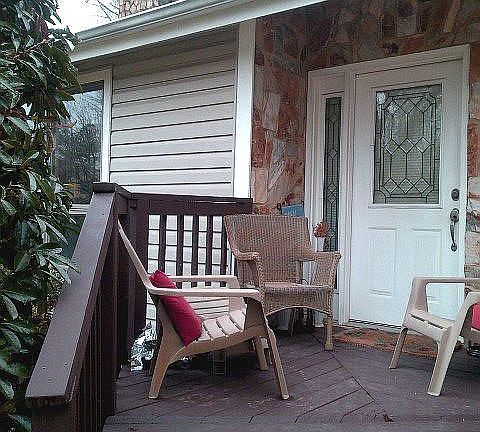 Cozy front door deck