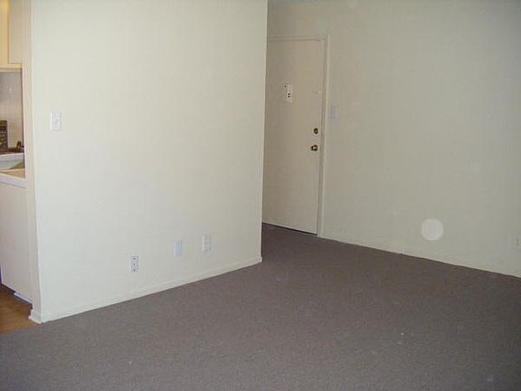 3rd image of 1320 S St Andrews Pl APT 211