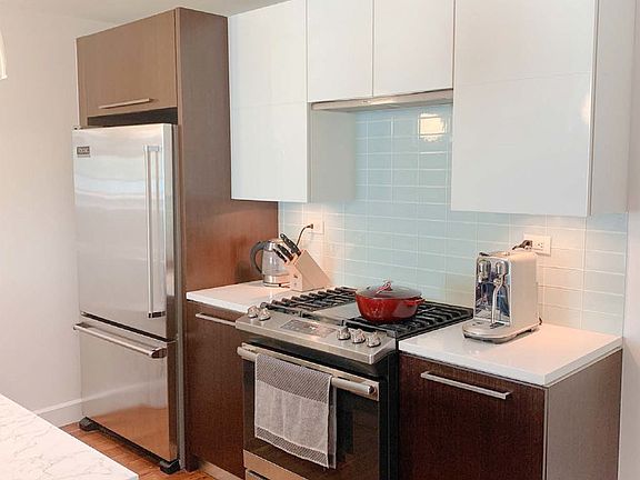 4th image of 2-17 51st Ave #702