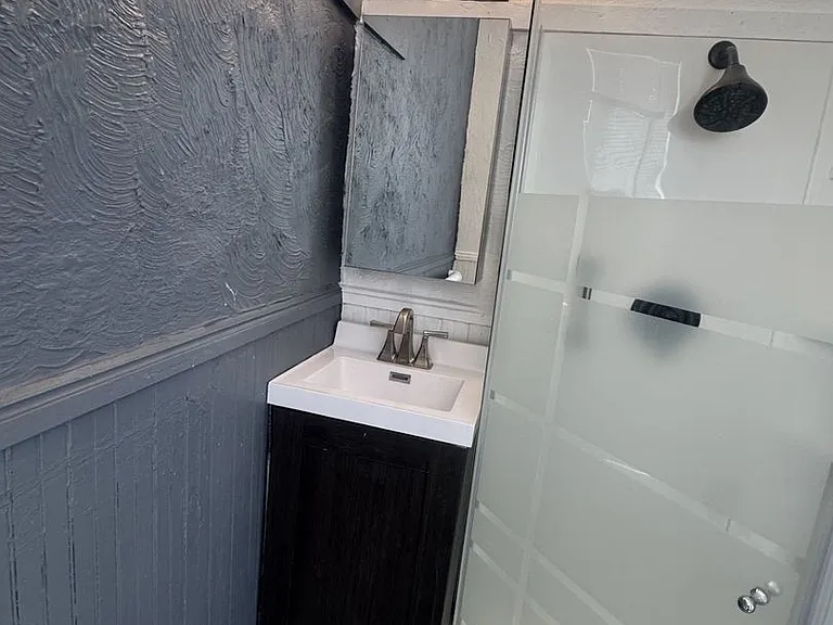 6801 Lexington Avenue — Photo 11