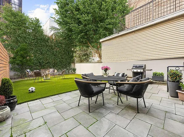 306 12th St APT 1, Brooklyn, NY 11215