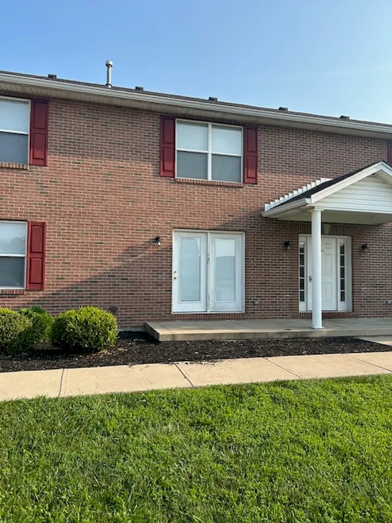 2 bed, 1.5 bath, 1394 sqft, $1,100 — Photo 2