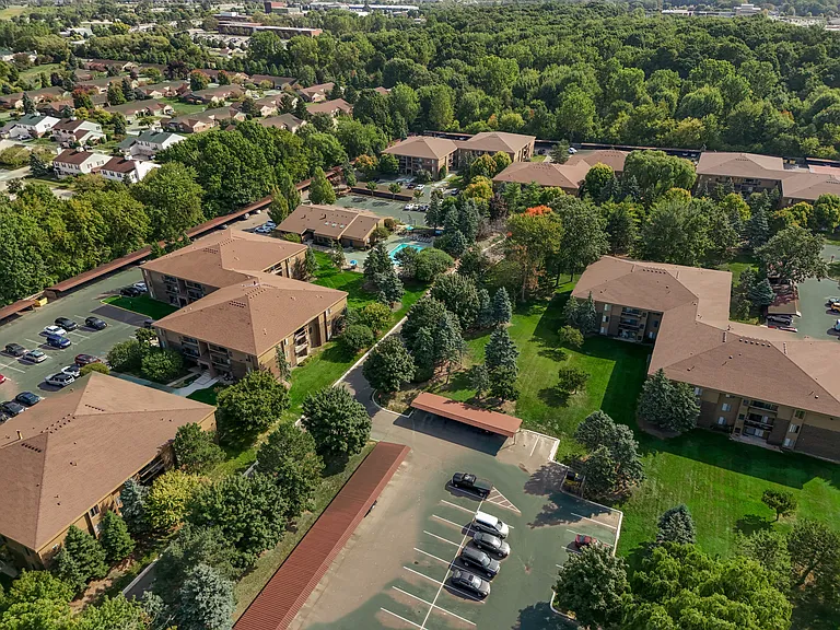 Exterior Building at Lakeside Village Apartments Clinton Township 48038