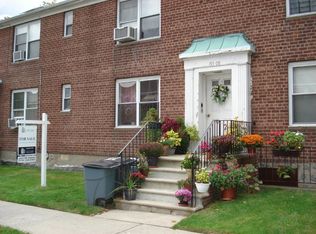 19308 Station Rd, Flushing, NY 11358