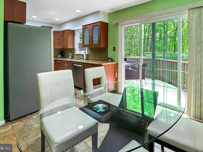 604 Hillary Ct — Photo 15