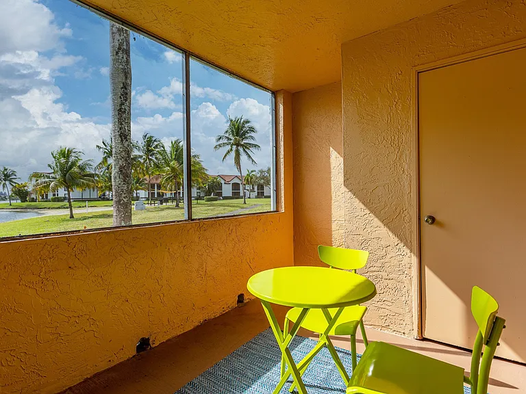 Landings at Pembroke Lakes — Photo 8