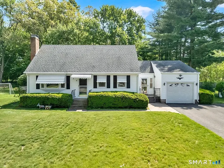 49 Schaffer Dr — Photo 1