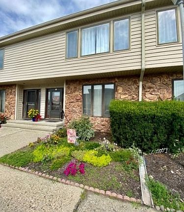 2nd image of 202 Dakota Dr Unit 202