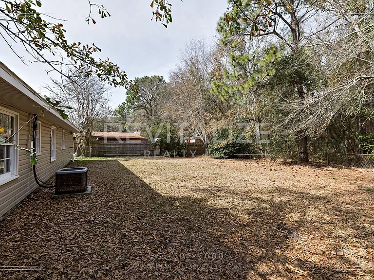 1258 Charmaine Cir N — Photo 28