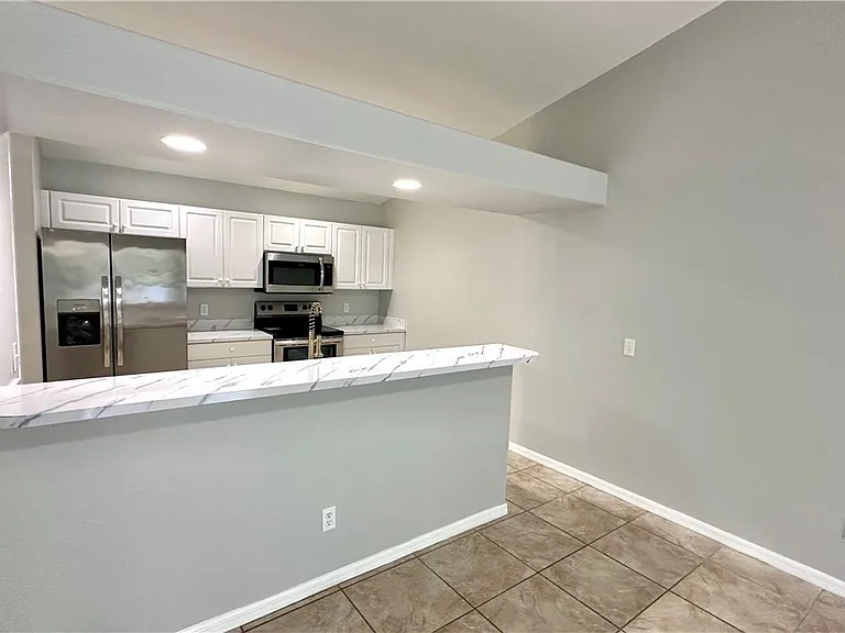 213 SE 24th Ave — Photo 4