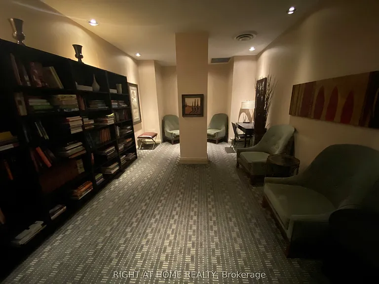18 Parkview Ave #603 — Photo 21