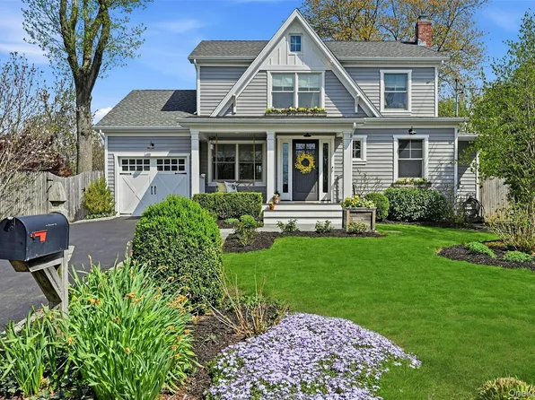 11 Elmont Lane, East Northport, NY 11731