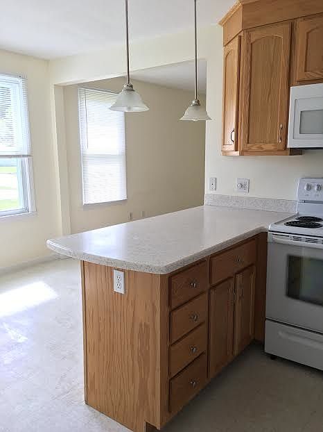 Open kitchen to dining