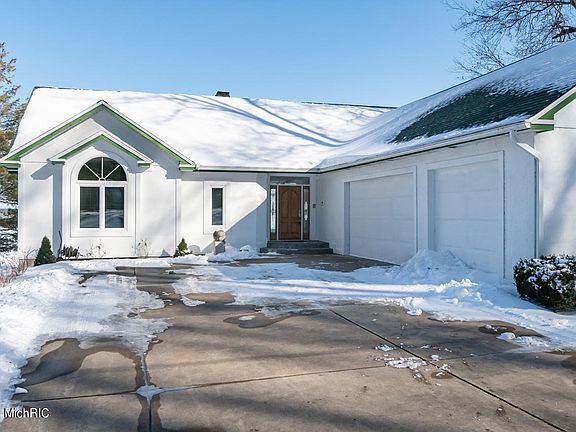 2nd image of 10481 Woodlawn Dr