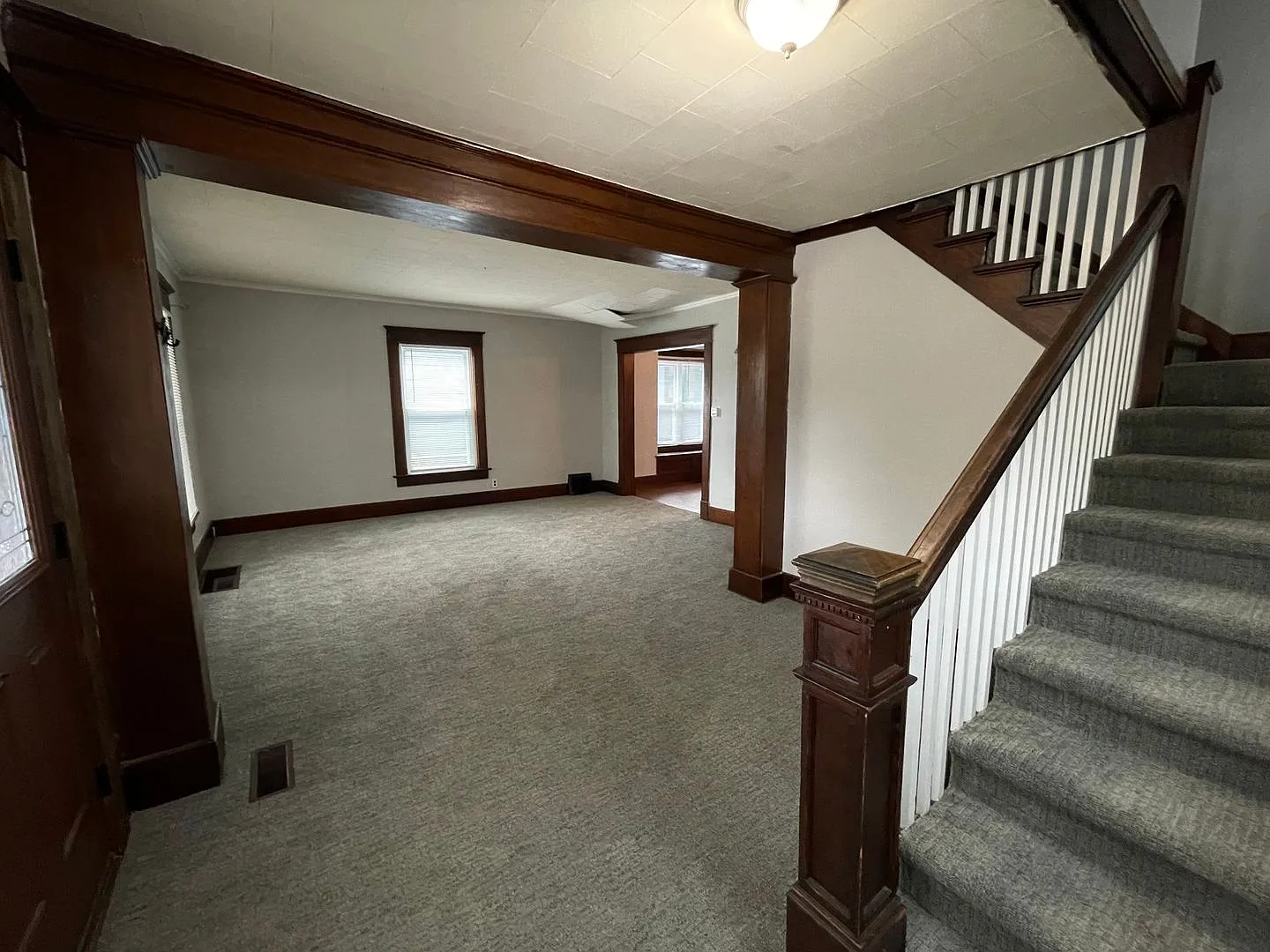 4 Bedroom Home Near Downtown Goshen — Photo 2