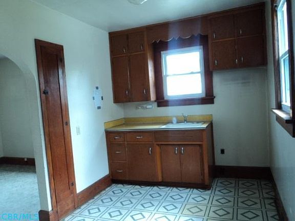 4th image of 822 Talley Ave
