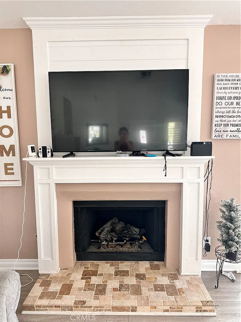 3 bed, 2.5 bath, 1355 sqft, $3,300 — Photo 2