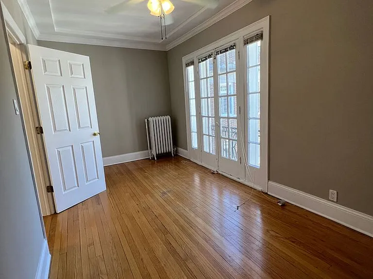 1509 Hinman Ave — Photo 2