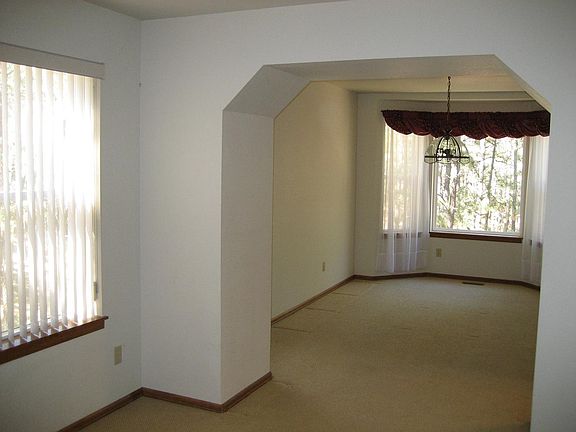 4th image of 1040 Pleasant View Ln