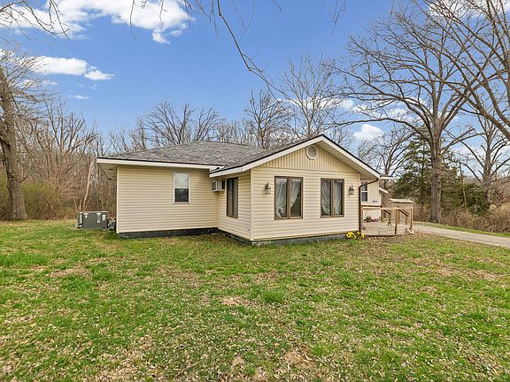 3rd image of 2429 Overbeck Ln