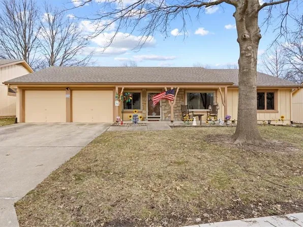 18807 S Lakeside Dr, Belton, MO 64012